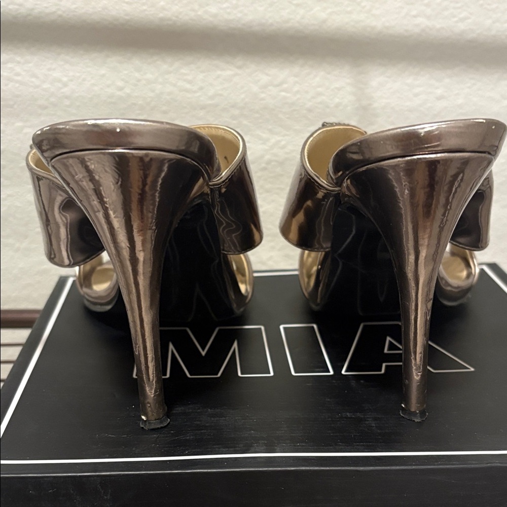 Caparros Metallic Heels with Rhinestone Bow - Picture 2 of 3
